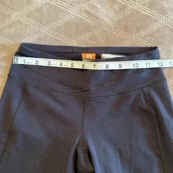 Lucy Hatha Collection Black Leggings in Size XS. - Picture 4 of 11